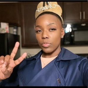 Meet your Posher, Alexis